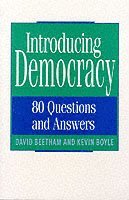 bokomslag Introducing Democracy
