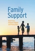 Nick Frost, Shaheen Abbott, Tracey Race - Family Support: Prevention, Early Intervention and Early Help, Häftad