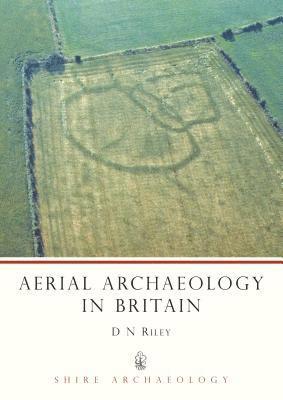 D.N. Riley - Aerial Archaeology in Britain, Häftad