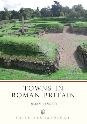 Julian Bennett - Towns in Roman Britain, Häftad