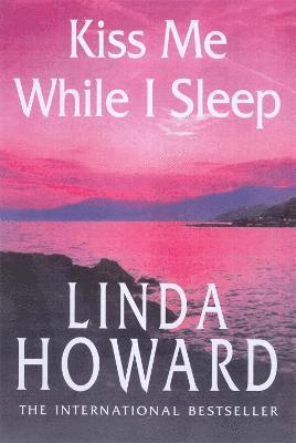 Linda Howard - Kiss Me While I Sleep, Häftad