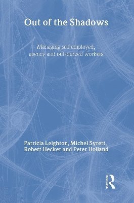 Michel Syrett, Patricia Leighton, Robert Hecker, Peter Holland - Out of the Shadows, Häftad