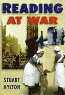 bokomslag Reading at War