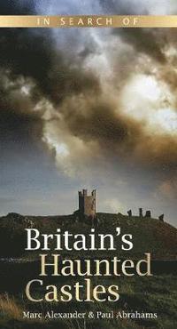 bokomslag In Search of Britain's Haunted Castles