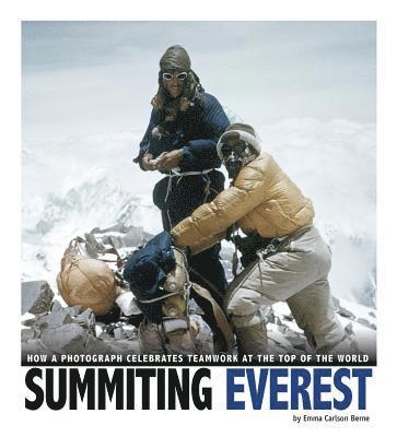bokomslag Summiting Everest: How a Photograph Celebrates Teamwork at the Top of the World