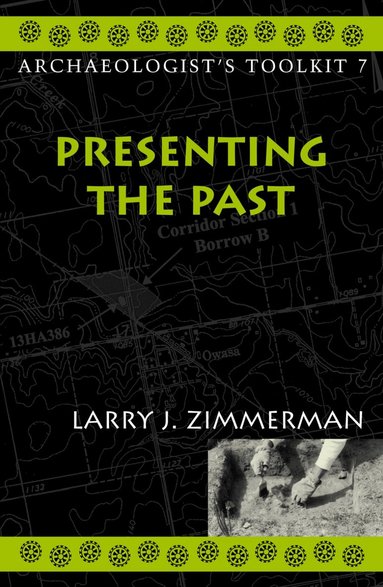 Larry J. Zimmerman - Presenting the Past, Häftad
