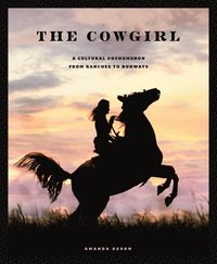 bokomslag The Cowgirl: A Cultural Phenomenon from Ranches to Runways