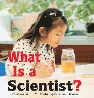 bokomslag What Is a Scientist?