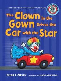 bokomslag The Clown in the Gown Drives the Car with the Star: A Book about Diphthongs and R-Controlled Vowels