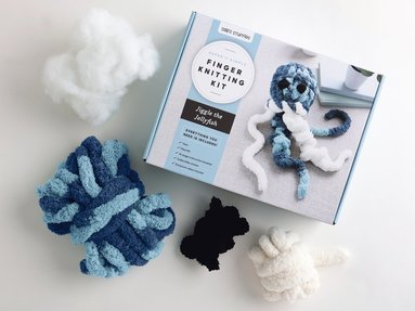 bokomslag Super Simple Finger Knitting Kit Jiggle the Jellyfish