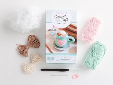 bokomslag Crochet Café Amigurumi Kit Hot Cocoa