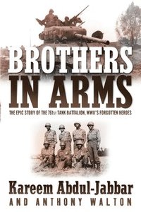 bokomslag Brothers in Arms: The Epic Story of the 761st Tank Battalion, WWII's Forgotten Heroes