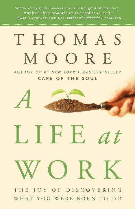 Thomas Moore - A Life at Work: The Joy of Discovering What You Were Born to Do, Häftad