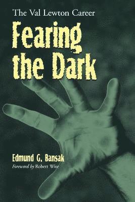 bokomslag Fearing the Dark