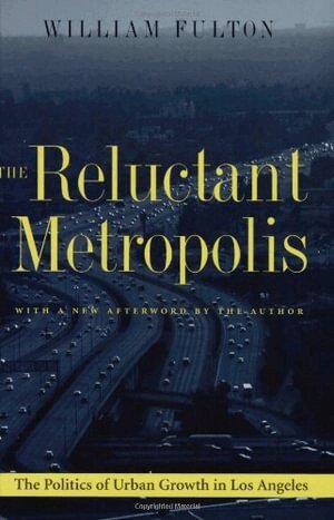 William Fulton - Reluctant Metropolis, Häftad