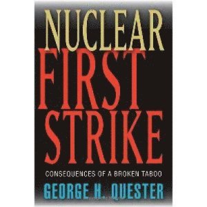 George H. Quester, University of Maryland) Quester, George H. (Professor of Government and Politics, George H Quester - Nuclear First Strike, Häftad