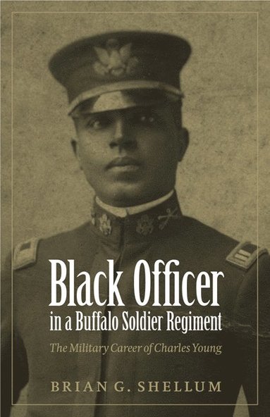 bokomslag Black Officer in a Buffalo Soldier Regiment