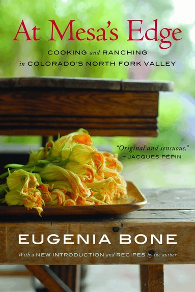 Eugenia Bone - At Mesa's Edge, Häftad