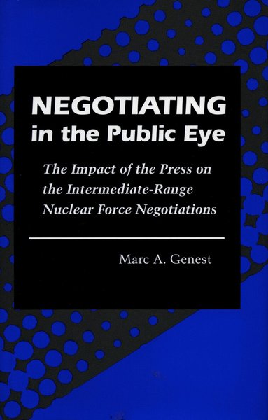 Marc A. Genest - Negotiating in the Public Eye, Inbunden