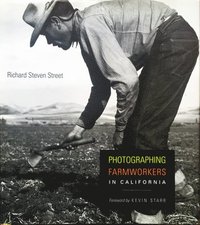 bokomslag Photographing Farmworkers in California