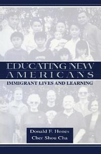 bokomslag Educating New Americans