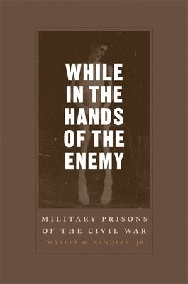 Charles W. Sanders Jr, Charles W. Sanders, Charles W Sanders - While in the Hands of the Enemy, Häftad