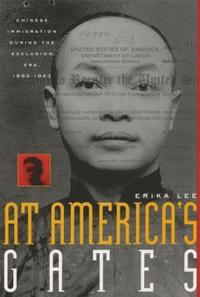 bokomslag At America's Gates: Chinese Immigration During the Exclusion Era, 1882-1943