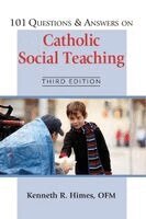 Kenneth R. Himes - 101 Questions & Answers on Catholic Social Teaching, Häftad