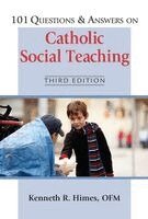 Kenneth R. Himes - 101 Questions & Answers on Catholic Social Teaching, Häftad