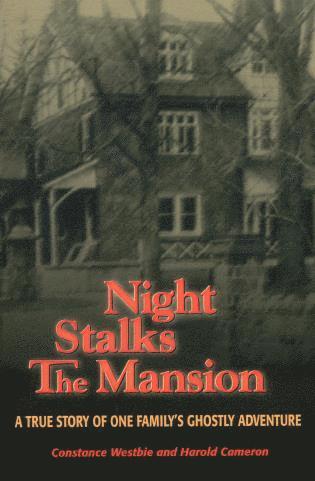 bokomslag Night Stalks the Mansion