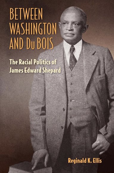Reginald K. Ellis - Between Washington and DuBois, Inbunden