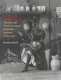 bokomslag Woman Behind the Lens