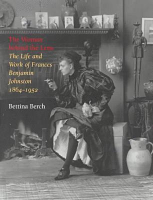 bokomslag Woman Behind the Lens
