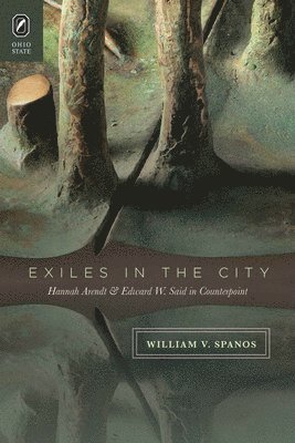 William V Spanos - Exiles in the City, Häftad