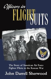 bokomslag Officers in Flight Suits