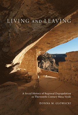 bokomslag Living and Leaving: A Social History of Regional Depopulation in Thirteenth-Century Mesa Verde