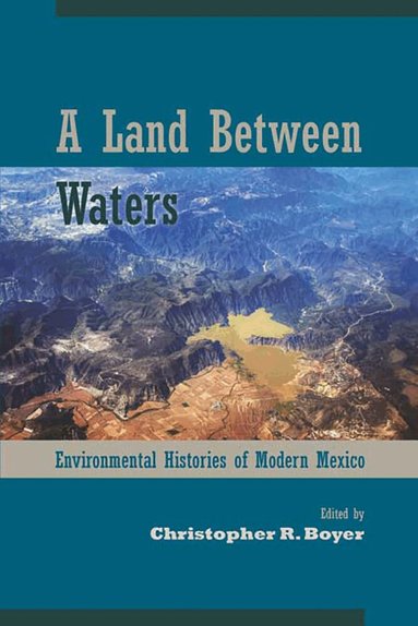 Christopher R. Boyer - Land Between Waters, Häftad