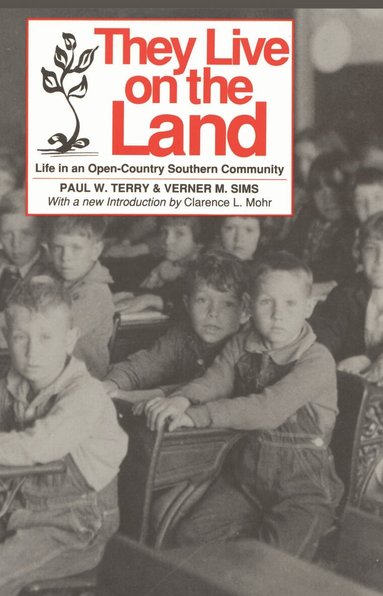 Paul W. Terry, Verner M. Sims - They Live on the Land, Häftad