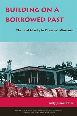 Sally J. Southwick - Building on a Borrowed Past, Inbunden