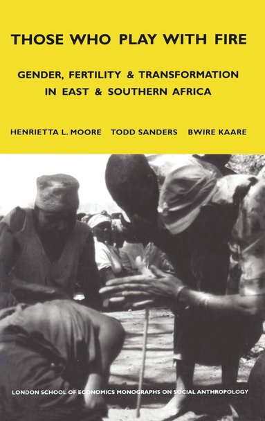 Henrietta Moore, Todd Sanders, Bwire Kaare - Those Who Play With Fire, Häftad