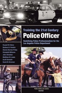 bokomslag Training the 21st Century Police Officer