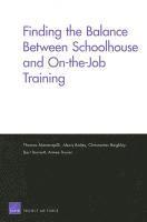 Thomas Manacapilli, Alexis Bailey, Christopher Beighley, Bart Bennett, Aimee Bower - Finding the Balance Between Schoolhouse and On-the-job Training, Häftad