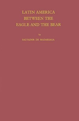 bokomslag Latin America between the Eagle and the Bear.