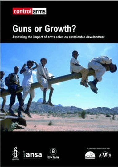 Jane Chanaa - Guns or Growth?, Häftad