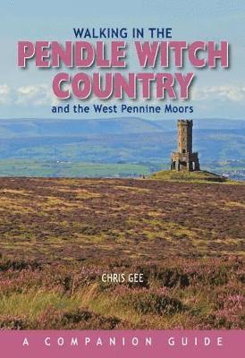 Chris Gee - Walking in the Pendle Witch Country and The West Pennine Moors, Inbunden