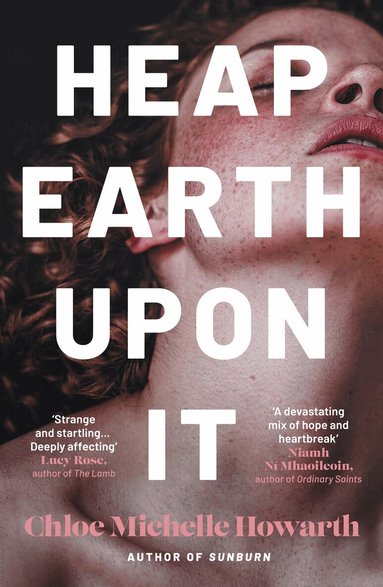 Chloe Michelle Howarth - Heap Earth Upon It, Häftad
