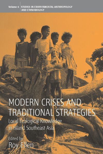 Roy Ellen - Modern Crises and Traditional Strategies, Häftad