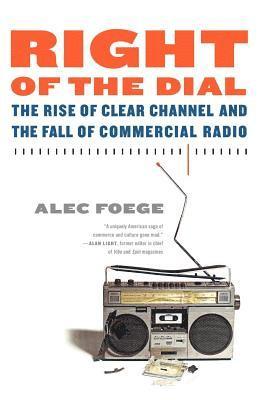 bokomslag Right of the Dial: The Rise of Clear Channel and the Fall of Commercial Radio