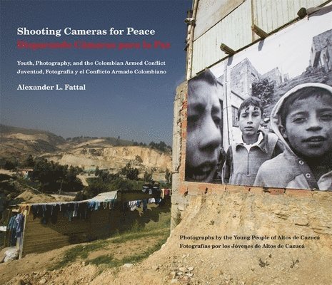Alexander L. Fattal - Shooting Cameras for Peace / Disparando Cámaras para la Paz, Häftad