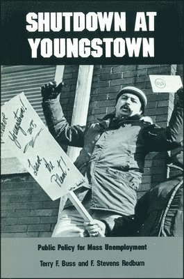 Terry F. Buss, F. Stevens Redburn, Terry F Buss, F Stevens Redburn - Shutdown at Youngstown: Public Policy for Mass Unemployment, Häftad